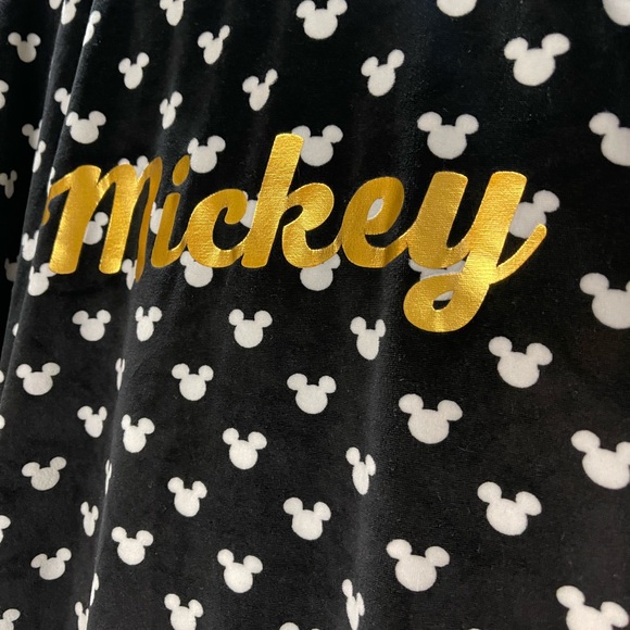 Disney Black and White Mickey Pajama Top Gold Mickey Logo Size XL/16-18 - Picture 4 of 7